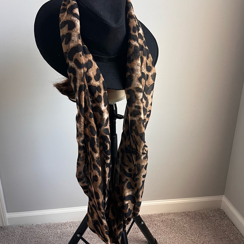 Leopard print scarf.